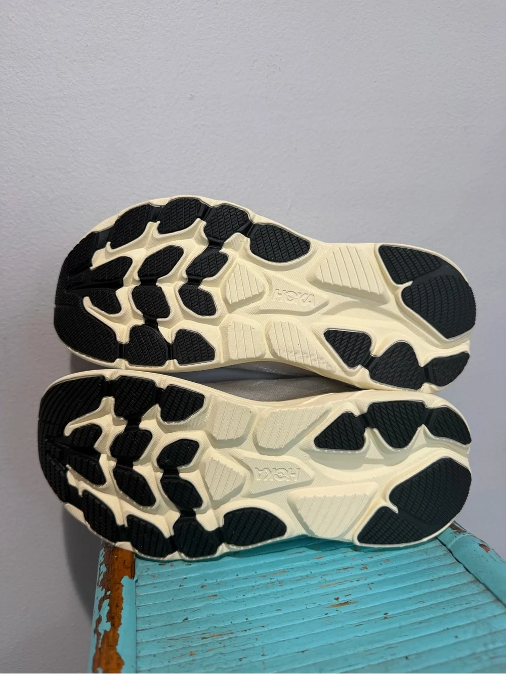 NEW HOKA CLIFTON 10 BIG KIDS Size 5